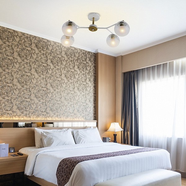 Люстра на штанге Escada Avignon белый арт. 1130/4PL White