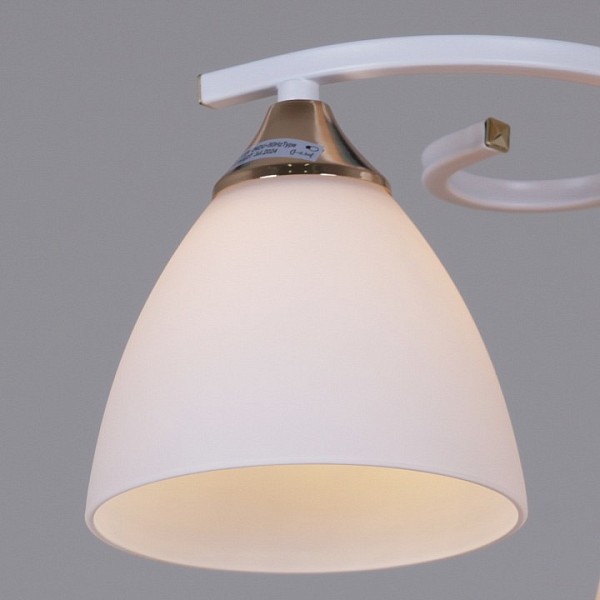 Потолочная люстра Reluce 05009-1 белый арт. 05009-0.3-03 WH+FG