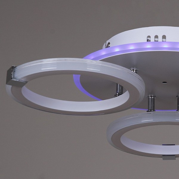 Потолочная люстра Reluce 06319 белый арт. 06319-3.3-03 WH+CR (RGB)
