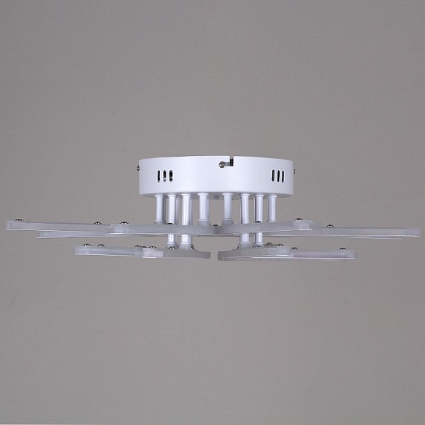 Потолочная люстра Reluce 9824 белый арт. 09824-3.3-4+4 WH